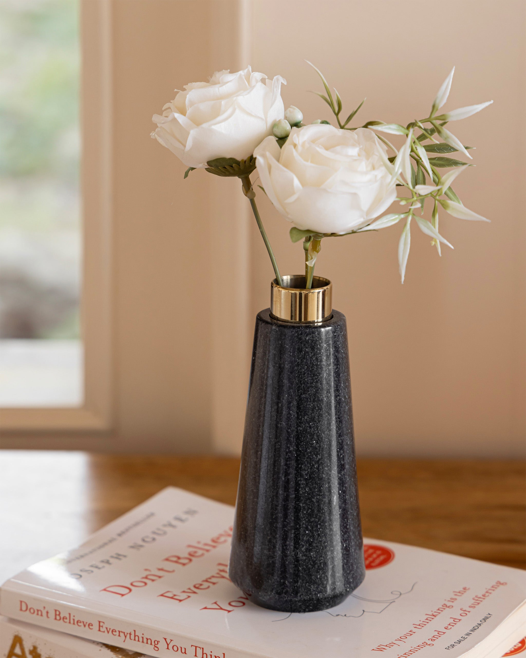 Bud Vase (Black)